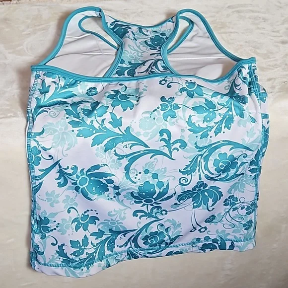 Danskin exercise top. - Picture 3 of 6